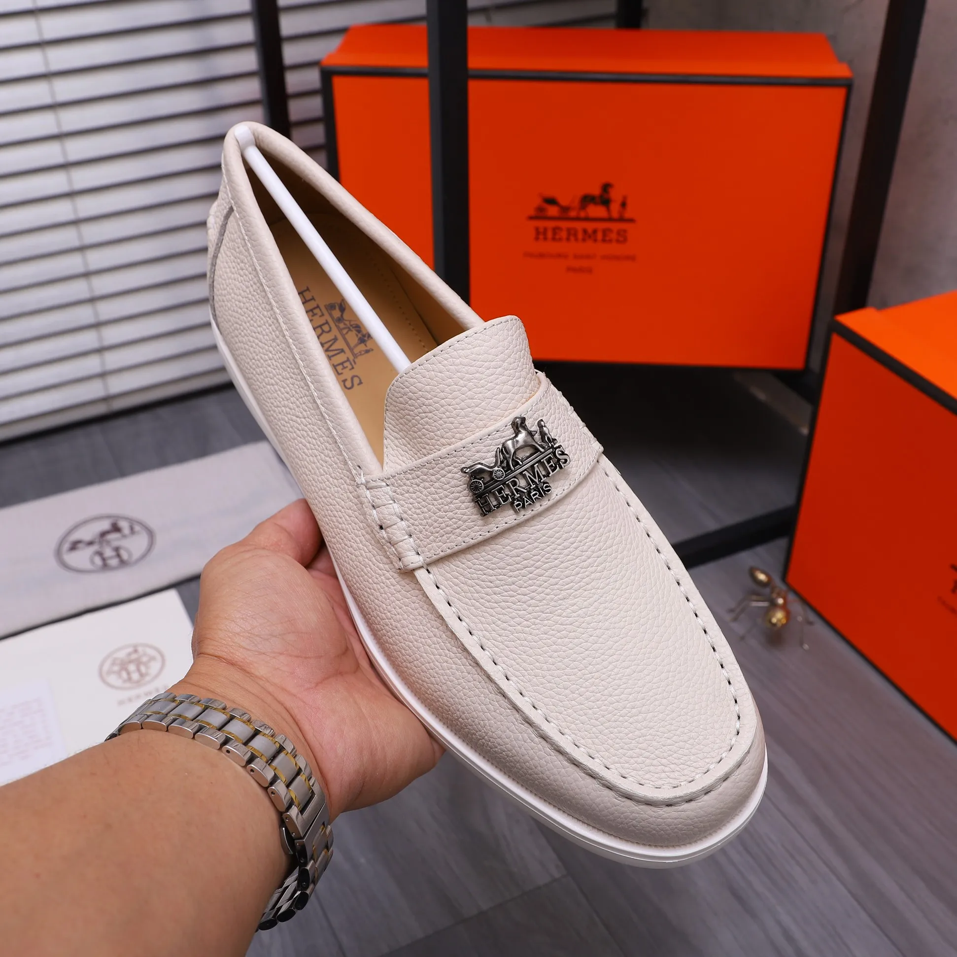 Men's shoes 💰p560 Product trademark: HERMES "Hermes" casual slip-on men's shoes. Regular size: 38-46 (45.46 is custom-made and non-returnable) Product materials: Selected pebbled cowhide upper, cowhide lining, original foam rubber ultra-light sole